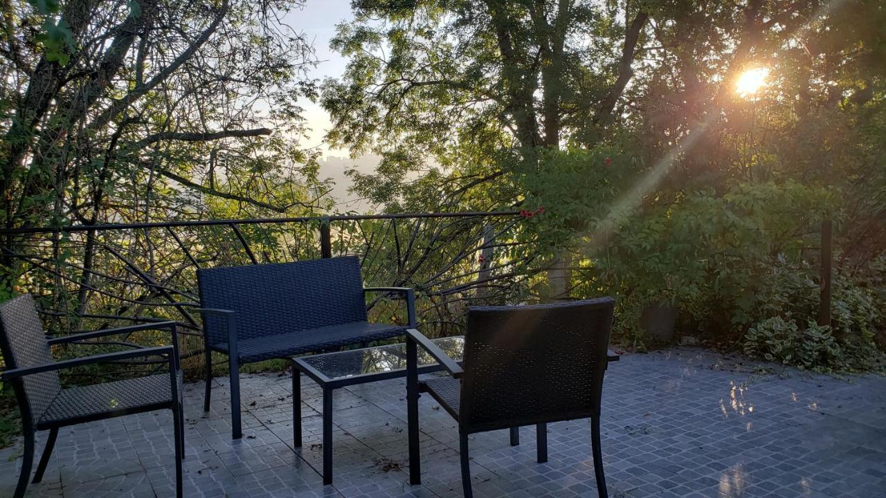 Fenetre Sur Loire Bed & Breakfast Iguerande Bagian luar foto