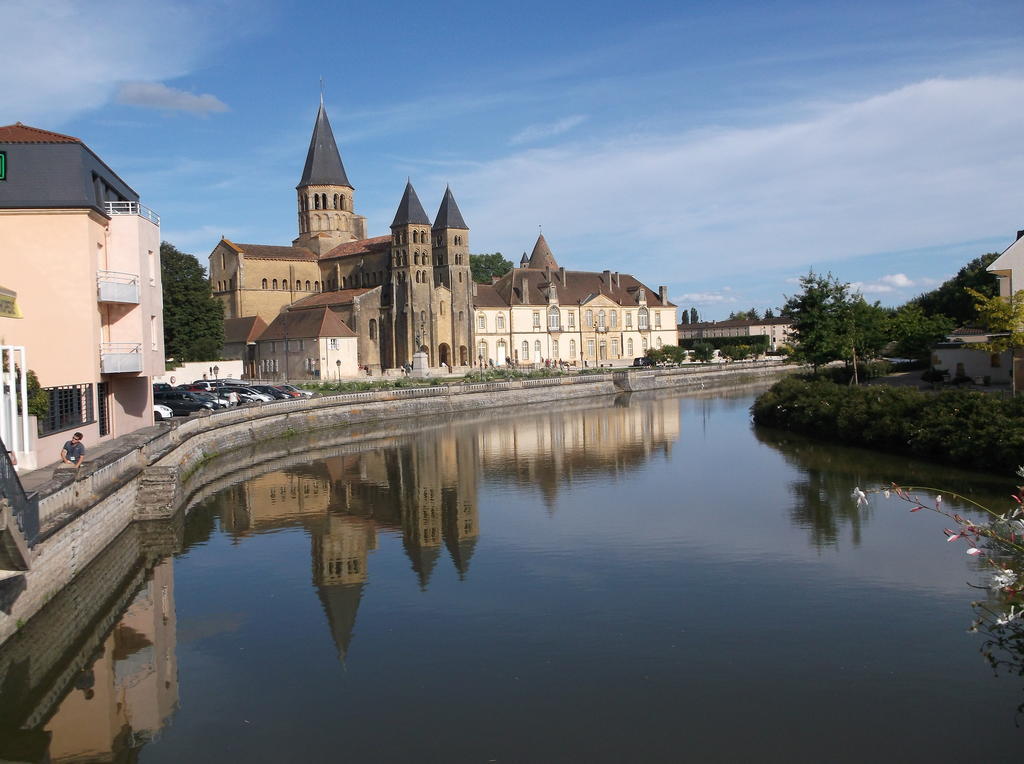 Fenetre Sur Loire Bed & Breakfast Iguerande Bagian luar foto