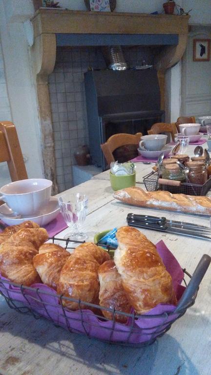 Fenetre Sur Loire Bed & Breakfast Iguerande Bagian luar foto